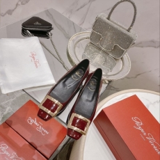 Roger Vivier flat shoes